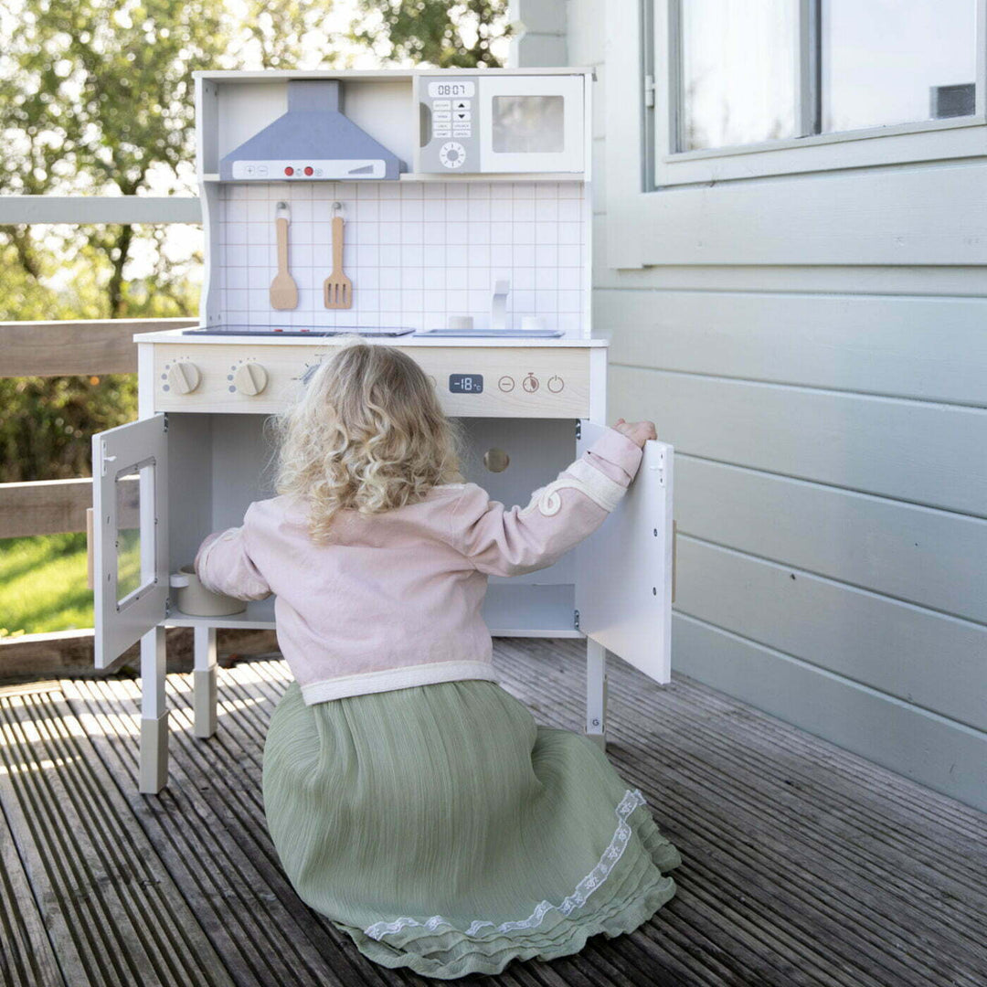 Wooden Modern Kitchen with Accessories - Chic Petit